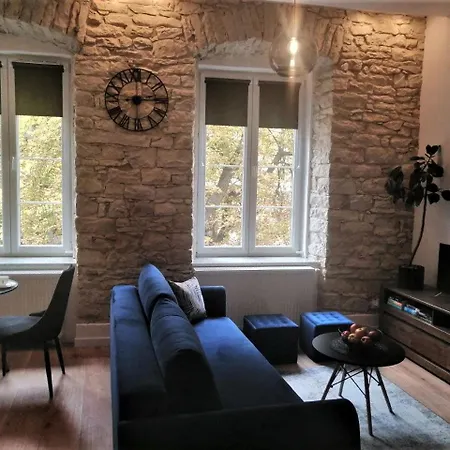 Bialy Kruk Vis-a-vis Jasnej Gory 5a Apartment *